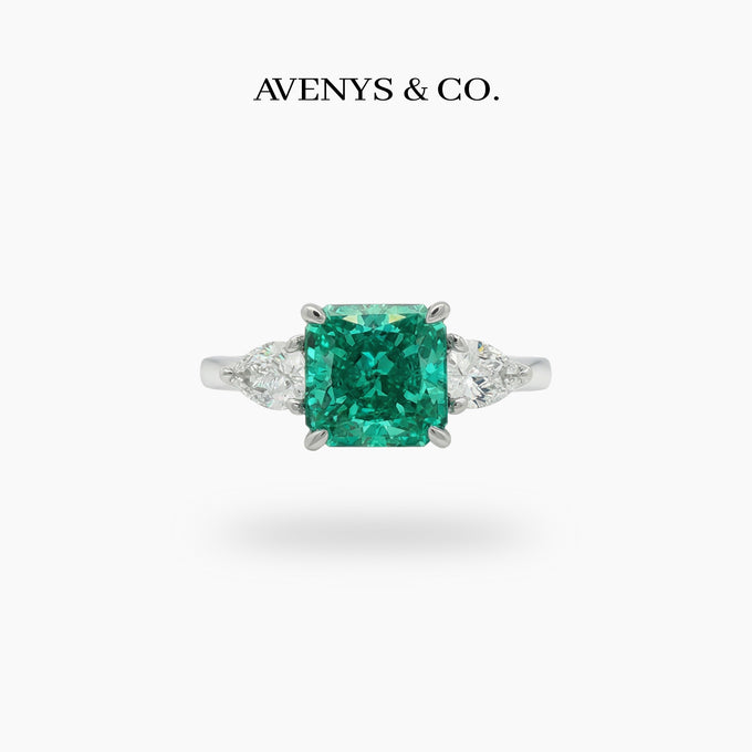 Sea Trilogy Ring with Green Pear Stone – on White Gold