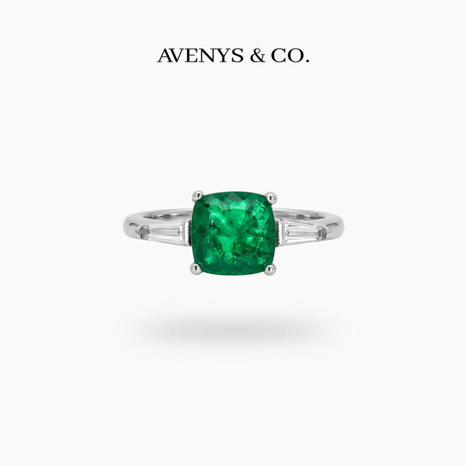 Princess Trilogy Ring with Green Princess Stone – on White Gold