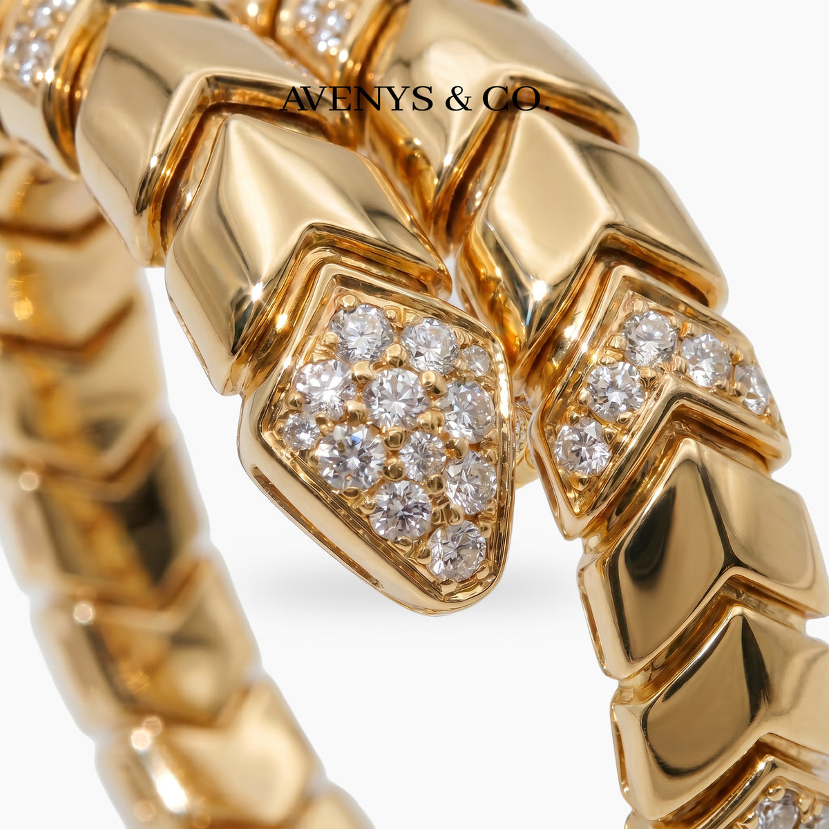 Chevron Ring with White Round Stone – on Yellow Gold