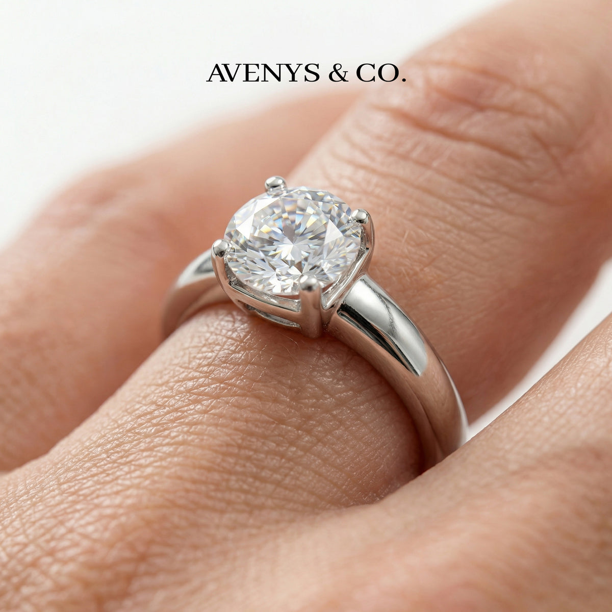 Suspension Max Ring with White Round Stone – on White Gold