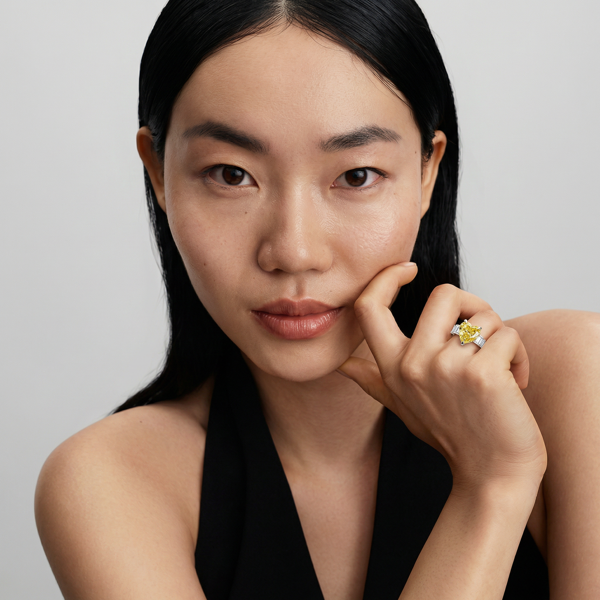 Queens Heart Ring with Yellow Heart Stone – on White Gold
