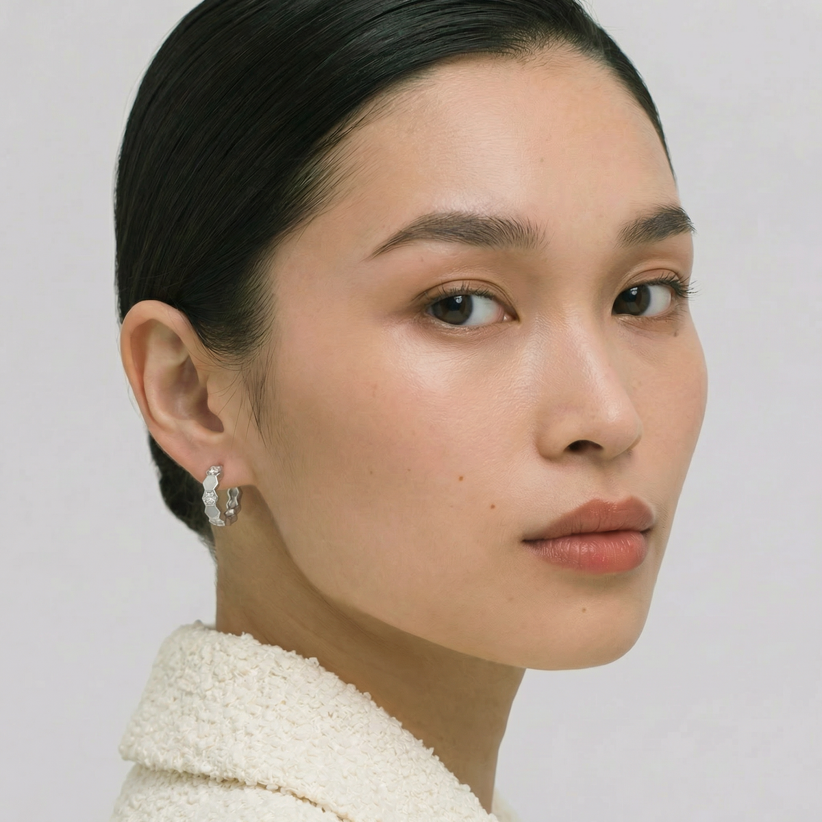 Honeycomb Earrings with White Round Stone – on White Gold