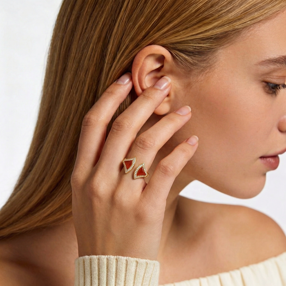 Fan Halo Ring with White Round Stone – on Yellow Gold