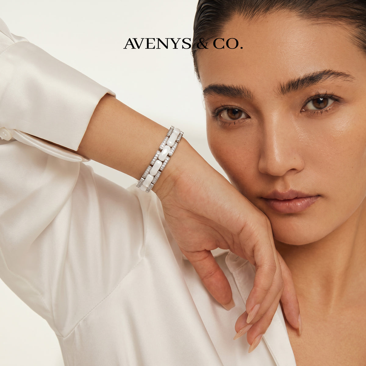 Connected Bracelet with White Round Stone – on White Gold