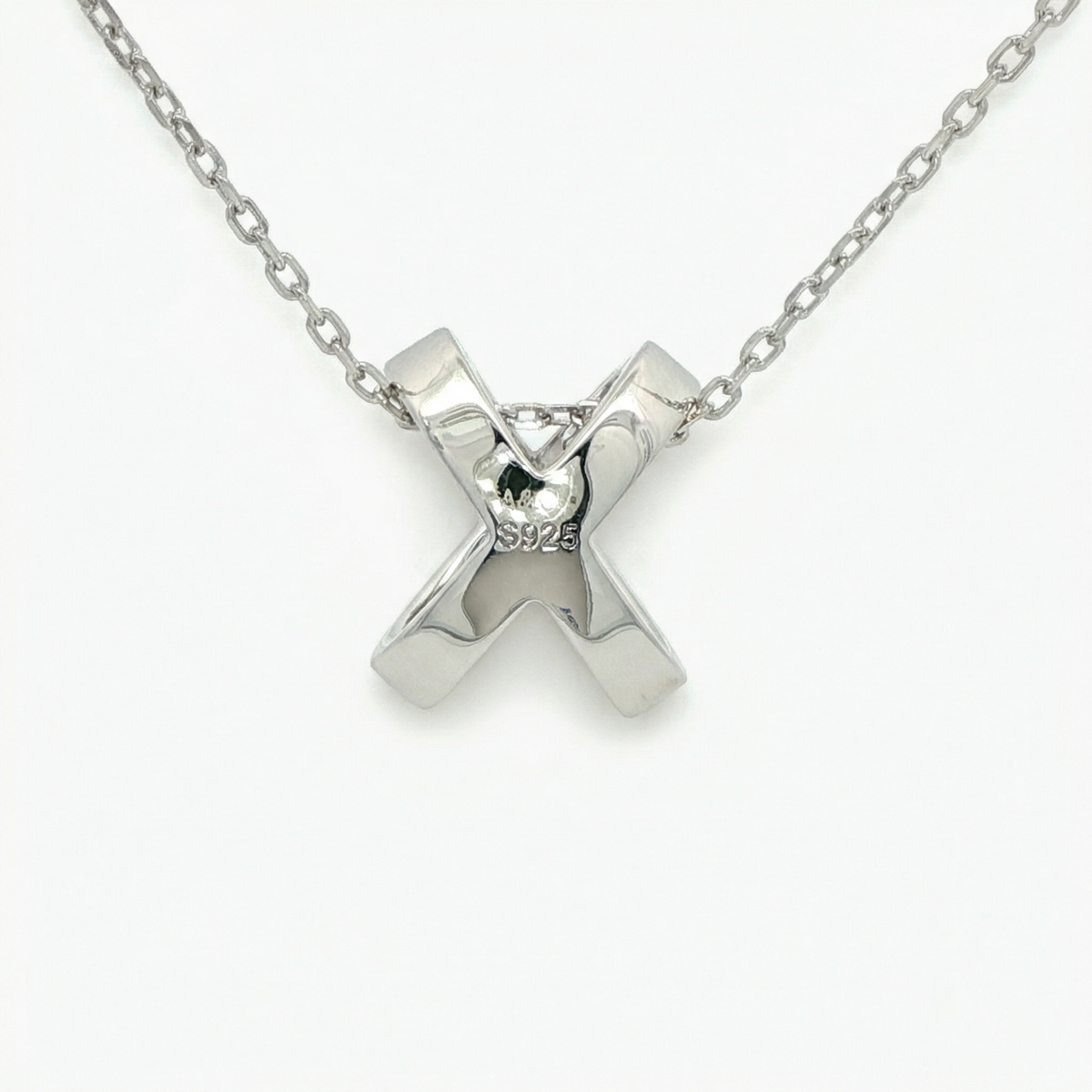 Interlink Necklace with Blue Emerald Stone – on White Gold