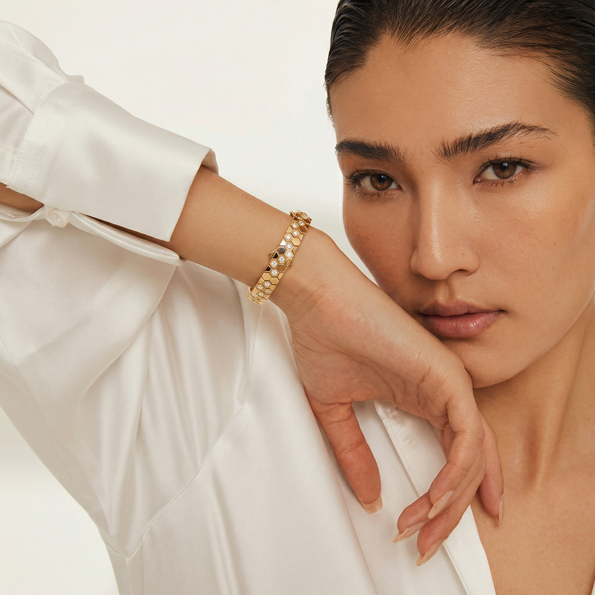 Honeycomb Wide Bracelet with White Round Stone – on Yellow Gold
