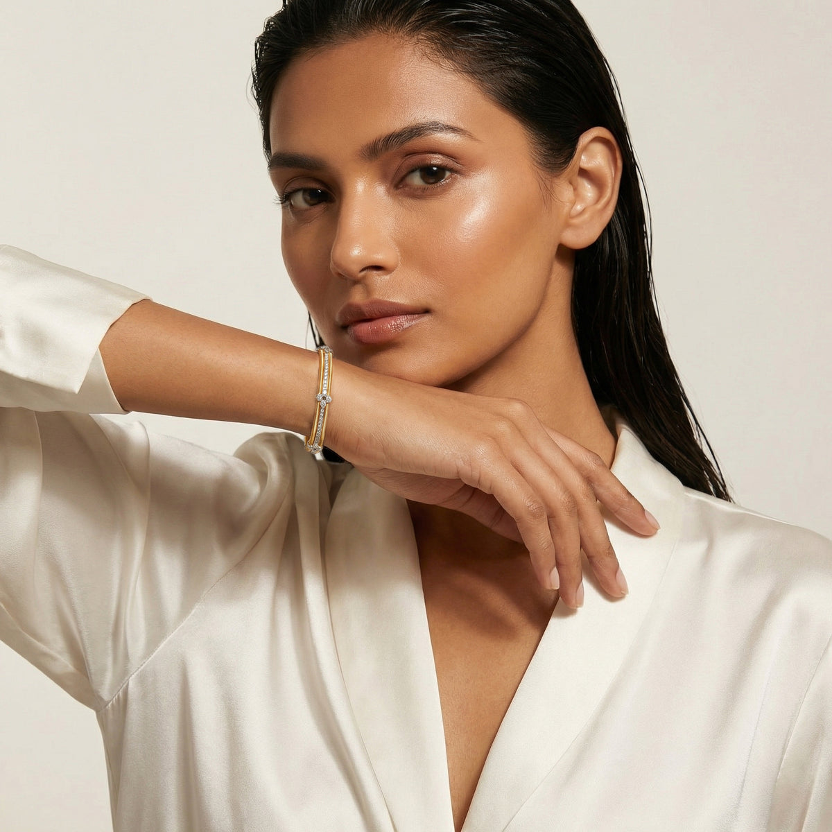 Centerline Bangle with White Round Stone – on Yellow Gold