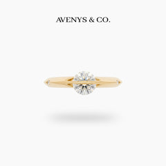 Dancing Diamonds Slim Ring with White Round Stone – on Yellow Gold