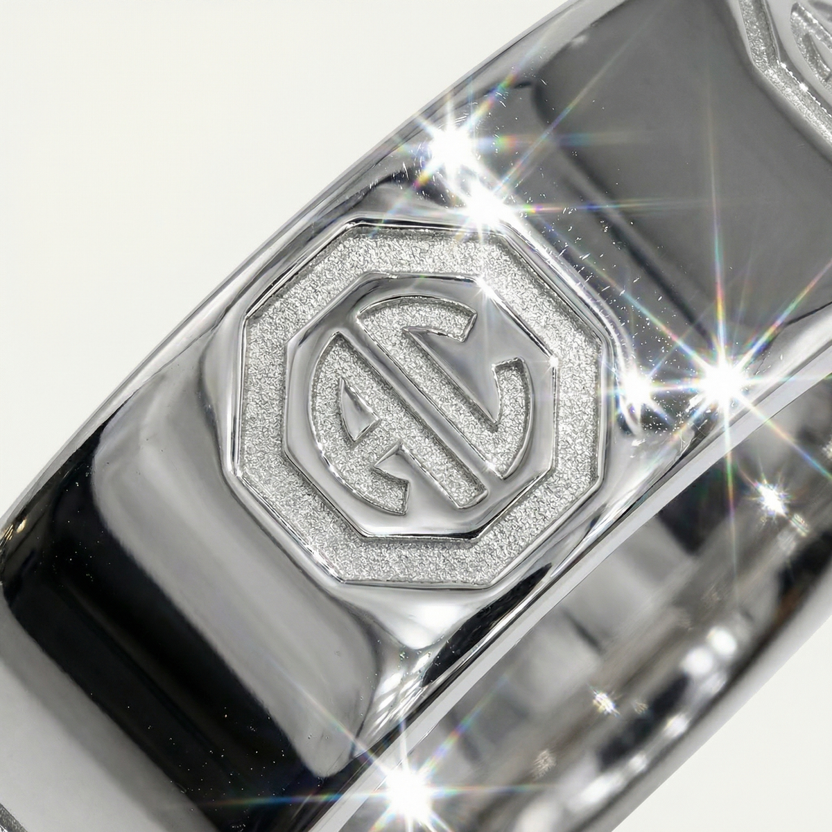 Halo Classic Ring – on White Gold