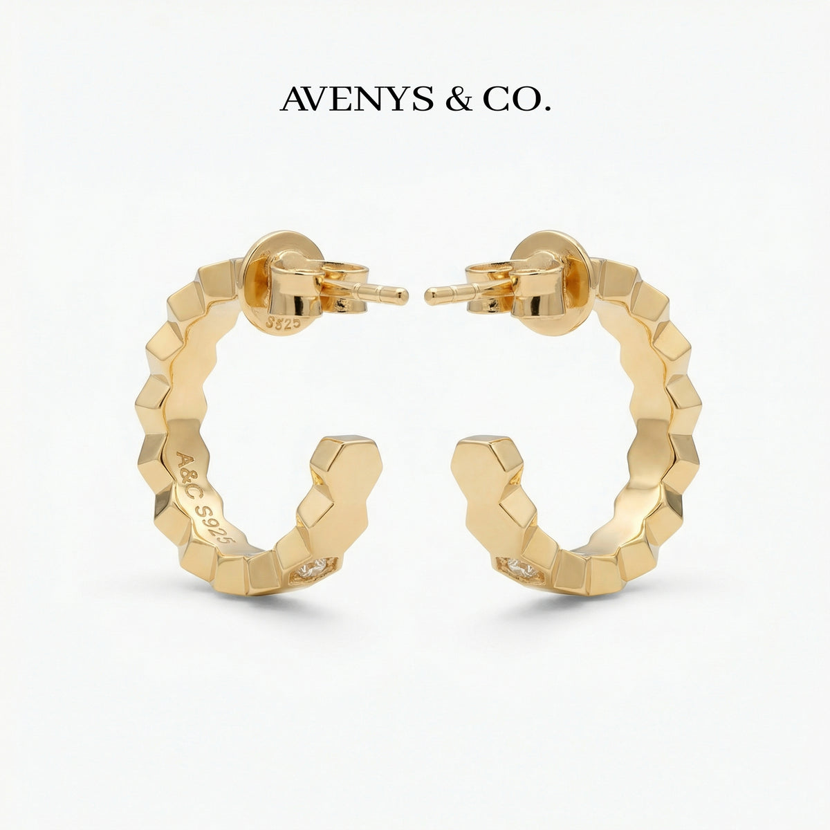 Honeycomb Earrings with White Round Stone – on Yellow Gold