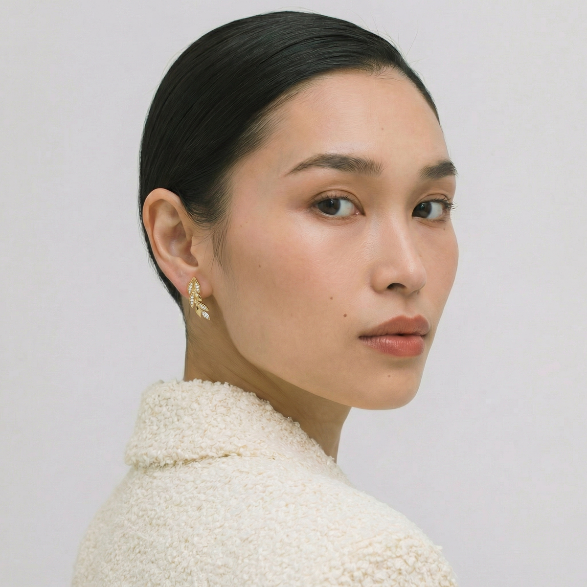 Leaf Earrings with White Round Stone – on Yellow Gold