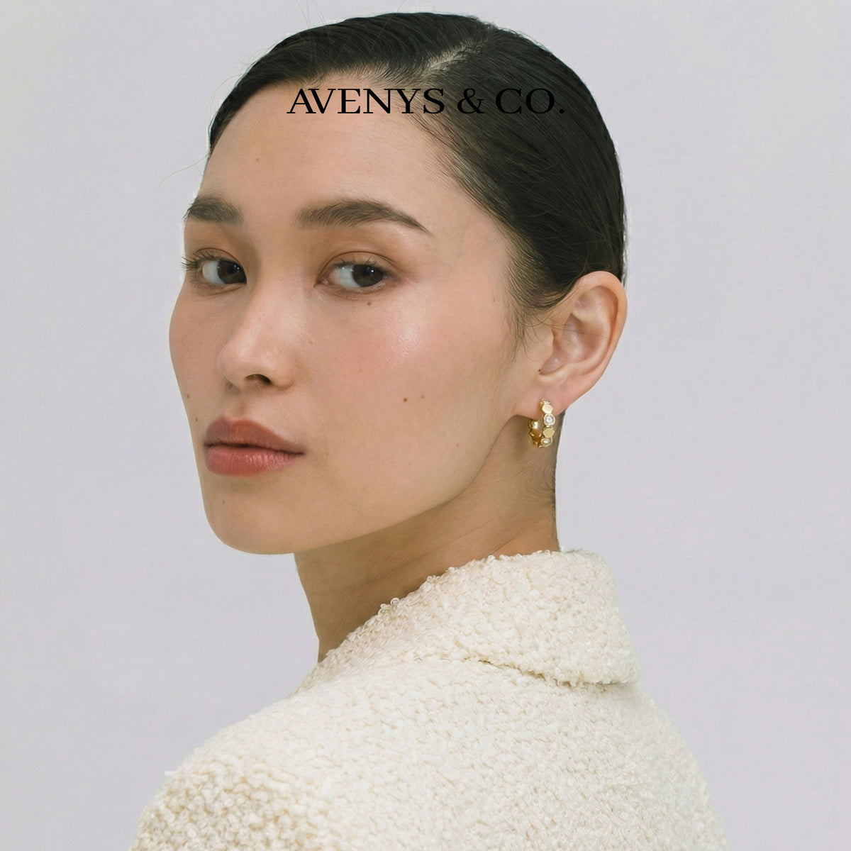 Honeycomb Earrings with White Round Stone – on Yellow Gold