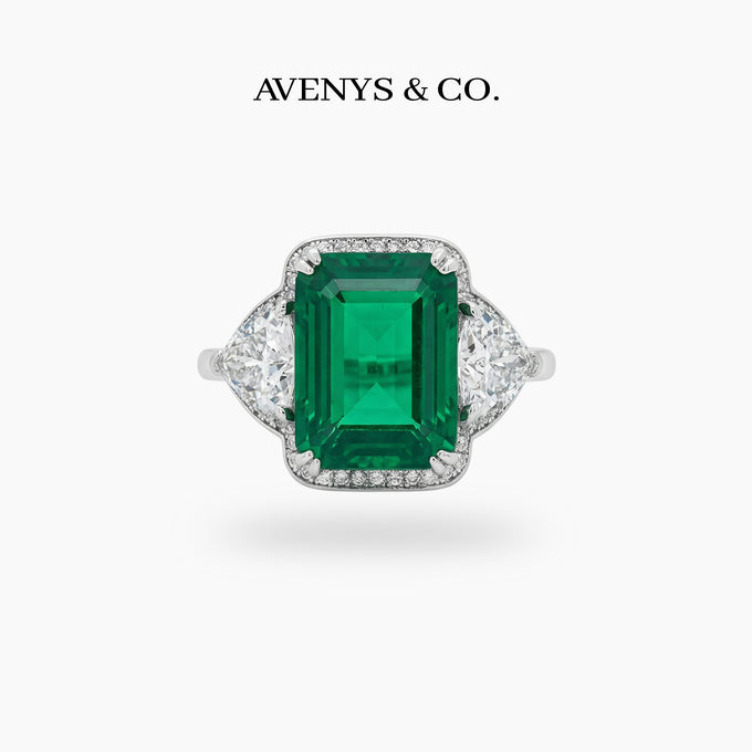 Queens Radiant Ring with Green Radiant Stone – on White Gold