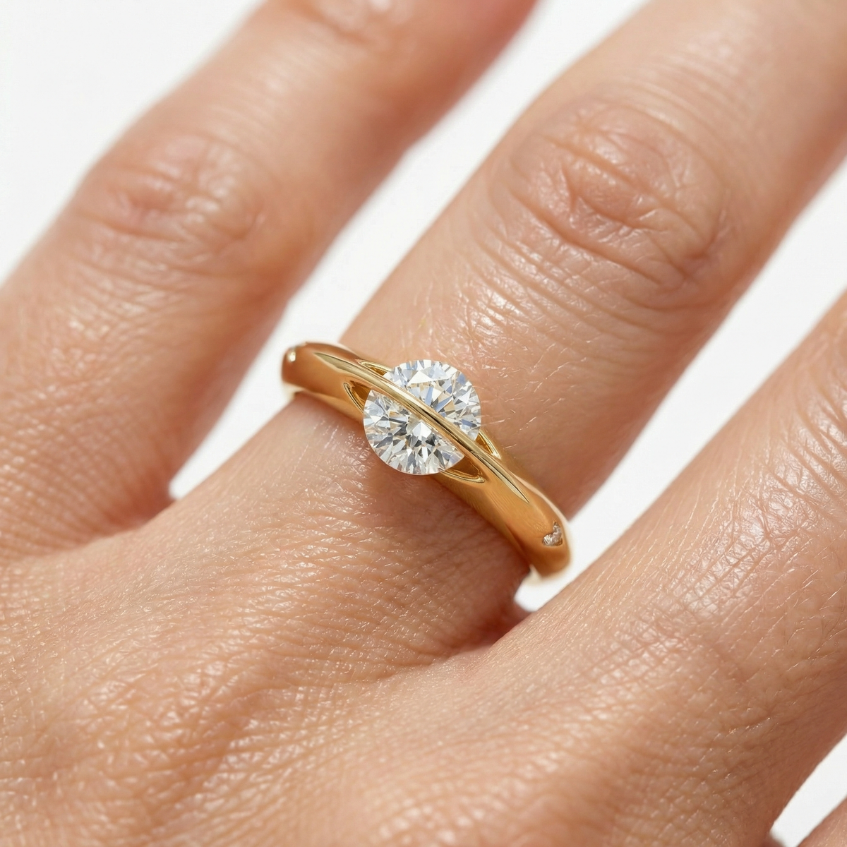 Dancing Diamonds Slim Ring with White Round Stone – on Yellow Gold