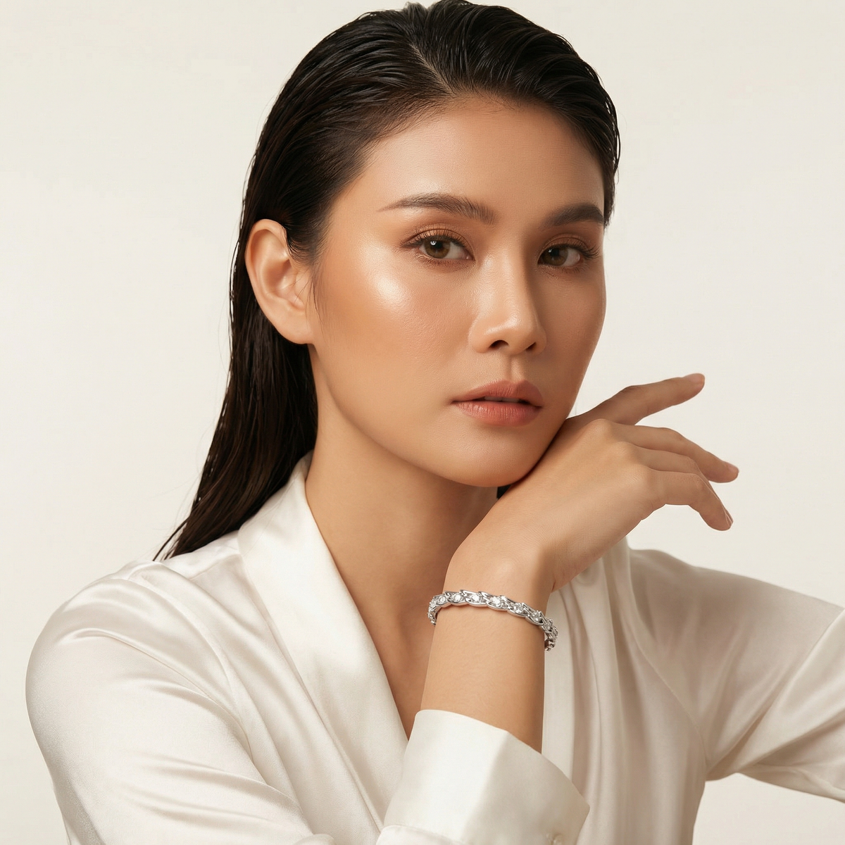 Birds Bangle with White Round Stone – on White Gold