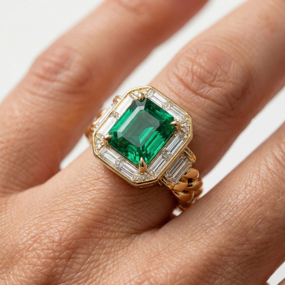Catena Ring with Green Emerald Stone – on Yellow Gold