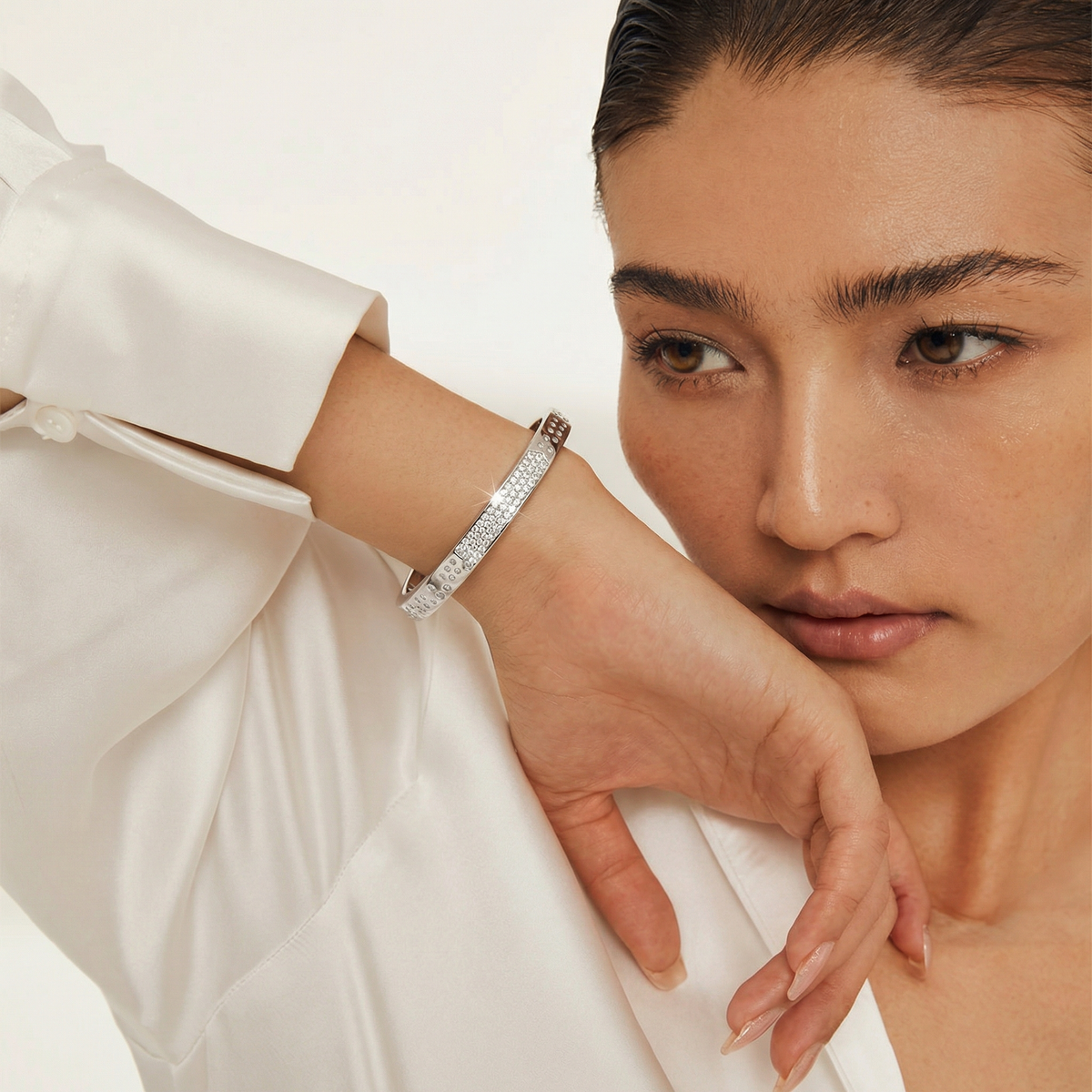 Constellation Bangle with White Round Stone – on White Gold