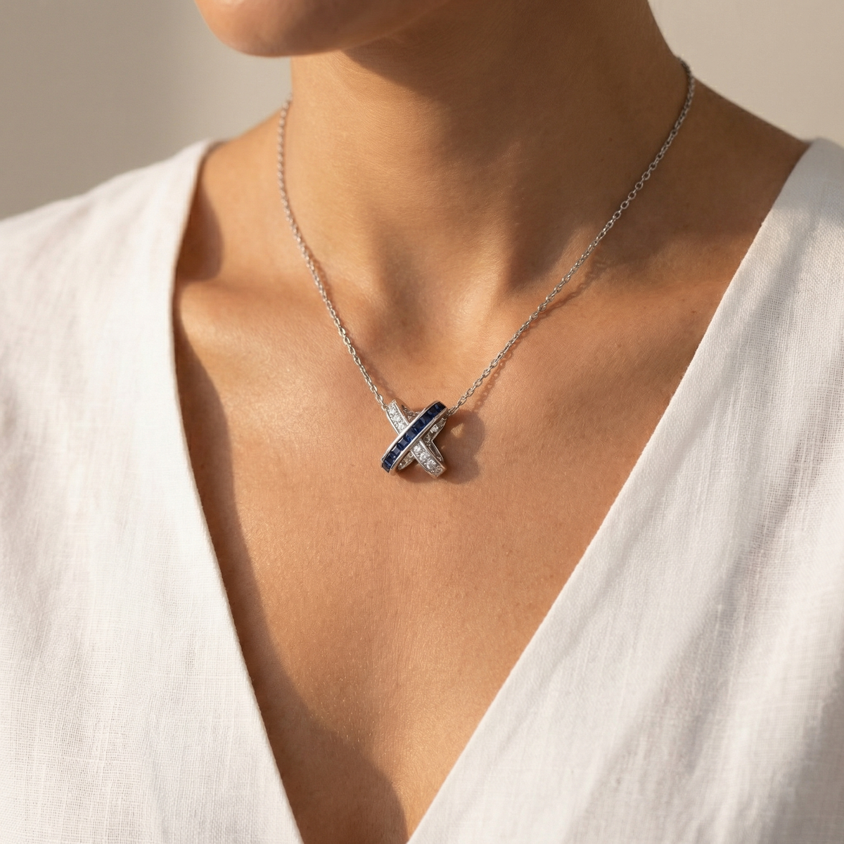 Interlink Necklace with Blue Emerald Stone – on White Gold