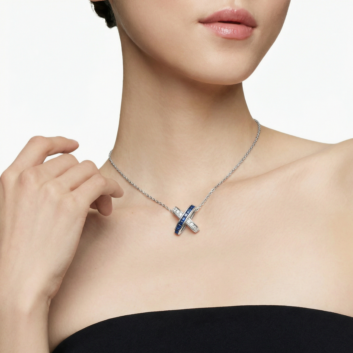 Interlink Necklace with Blue Emerald Stone – on White Gold