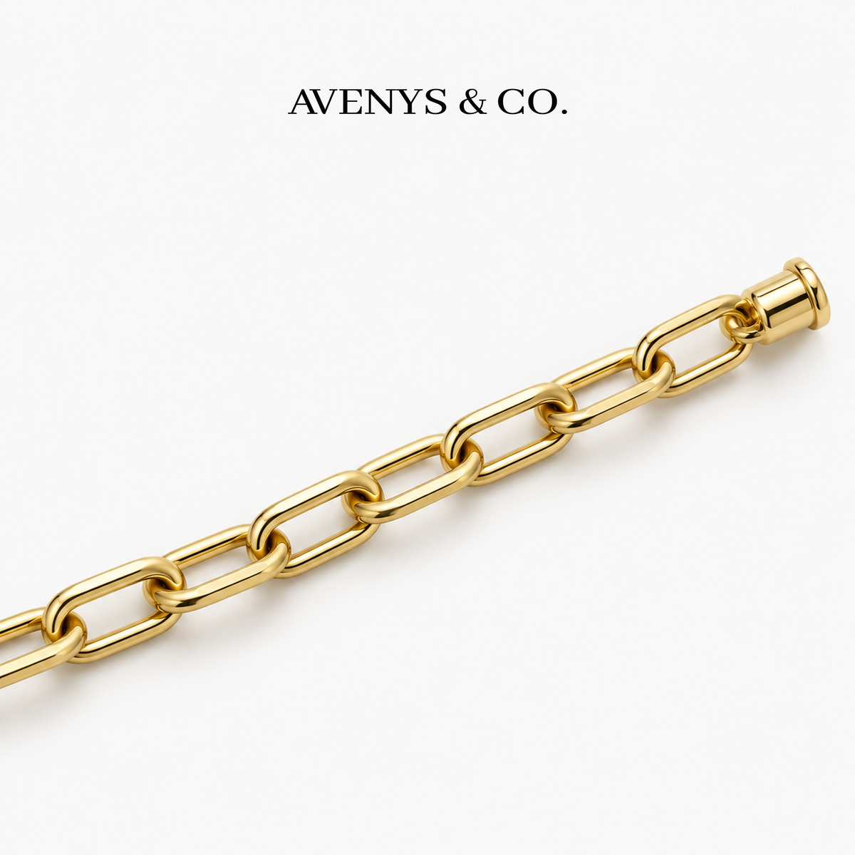 AV Anchor Chain Bracelet on Yellow Gold — chain links and terminal detail